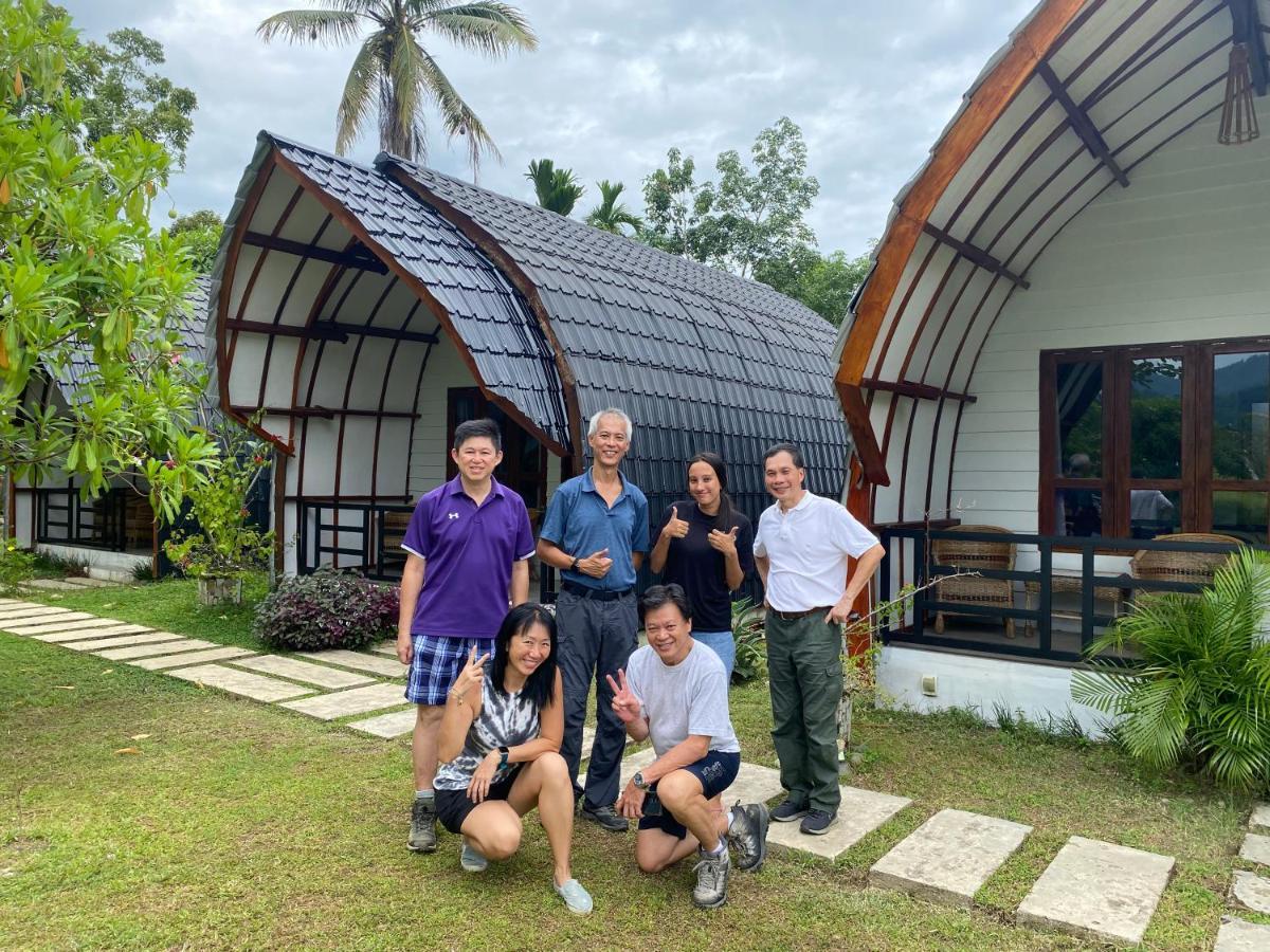 Gino's Place - Bungalows&Restaurant Bukit Lawang Exterior foto