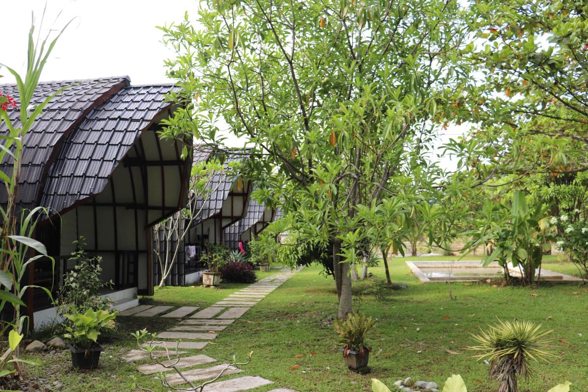 Gino's Place - Bungalows&Restaurant Bukit Lawang Exterior foto