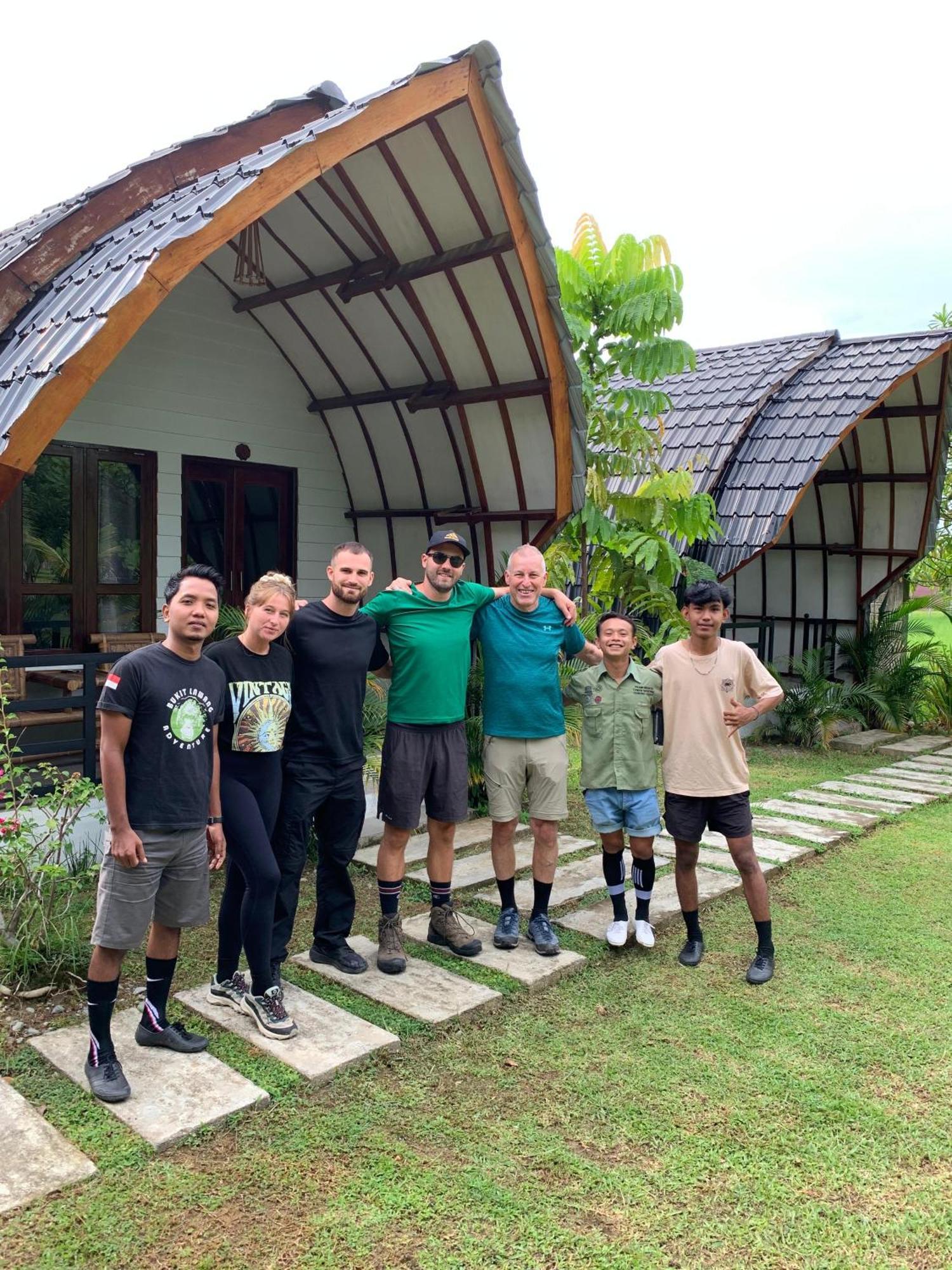 Gino's Place - Bungalows&Restaurant Bukit Lawang Exterior foto